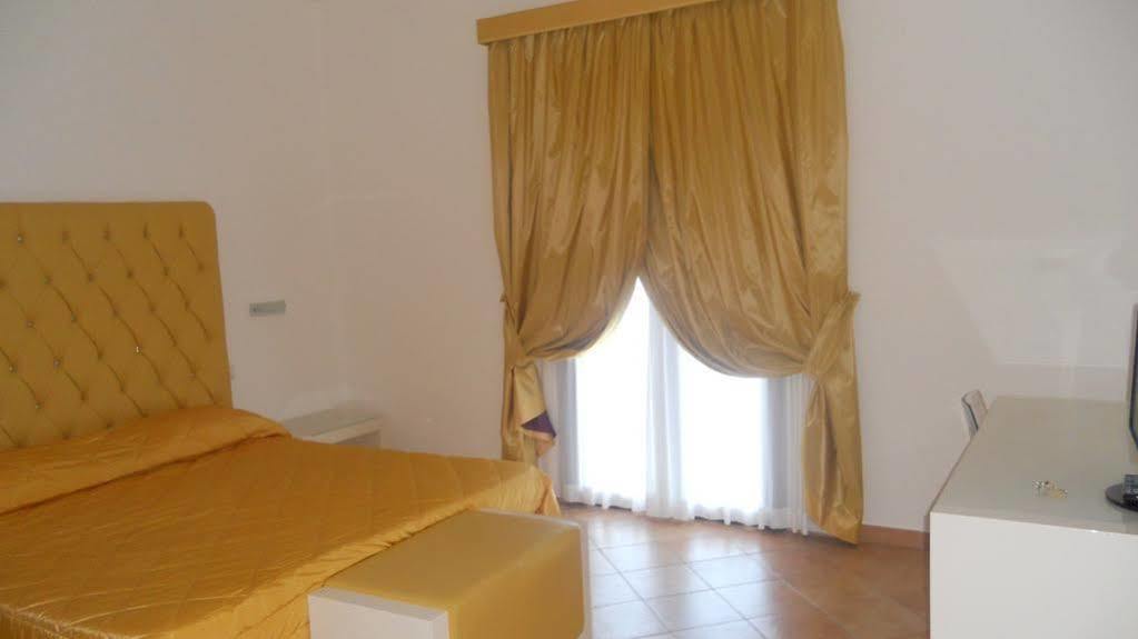 Hotel Caluna Charme San Giovanni a Piro Buitenkant foto